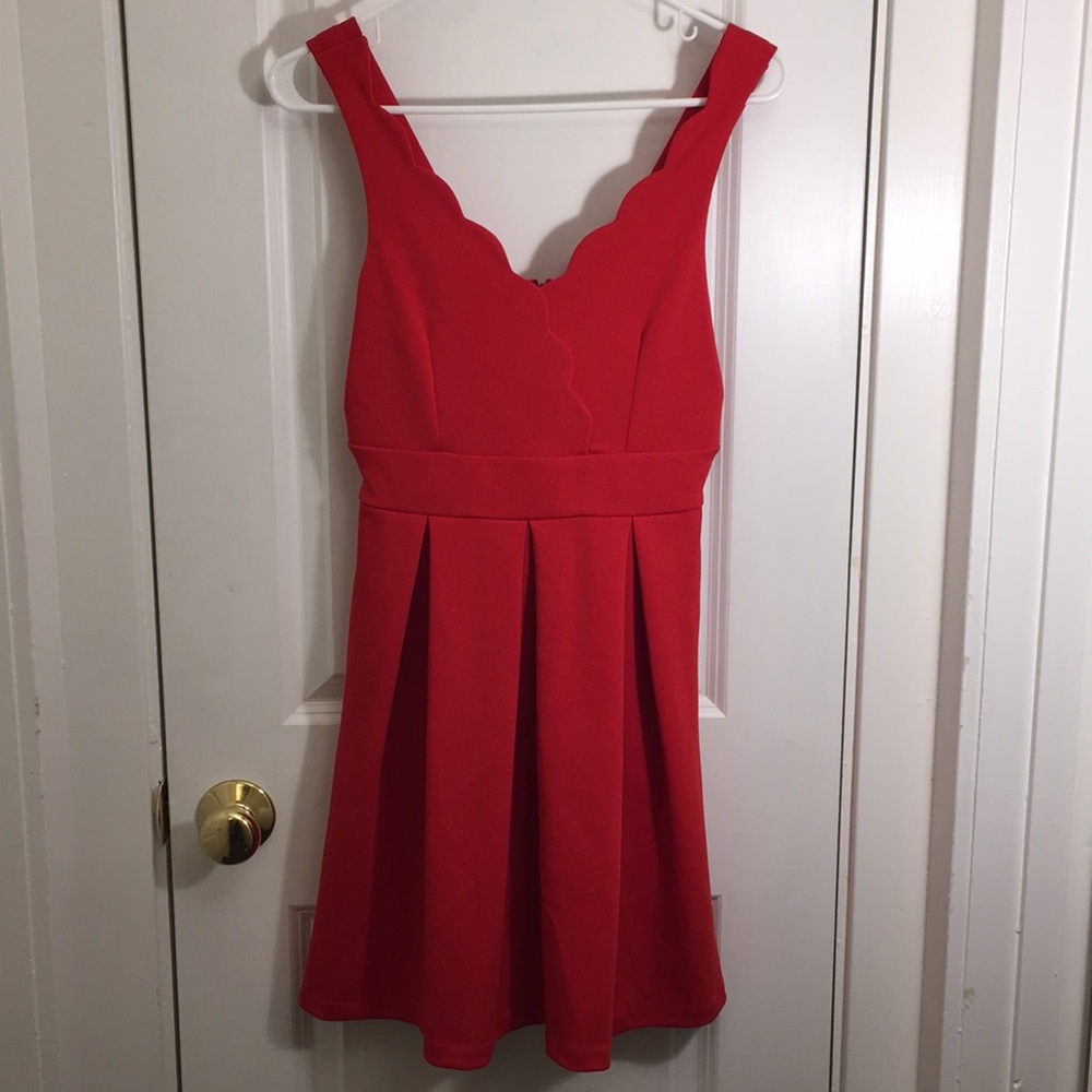 Red Express dress with Scalloped neckline